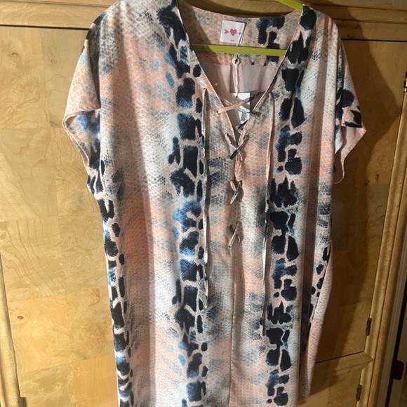 Ladies dress or top - Picture 2 of 2